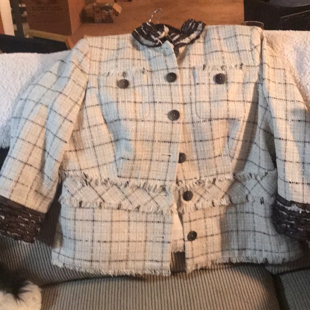 Doncaster  blazer beige tweed with sheer ruffles